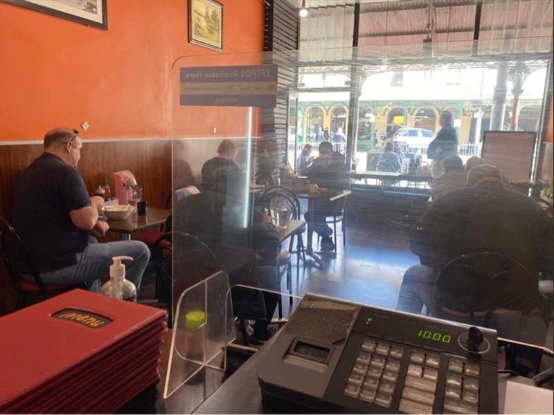Cần sang nhà hàng Việt ở North Melbourne, gần chợ Victoria