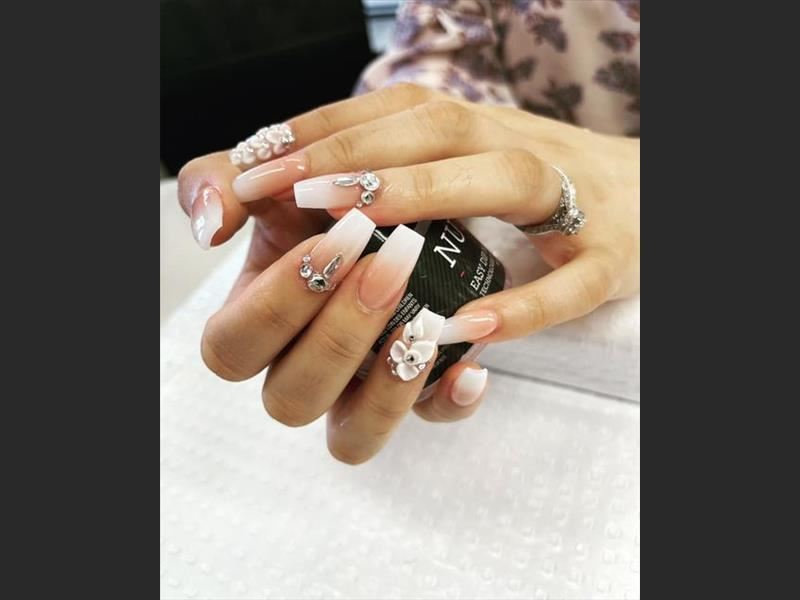 Shop nail hoạt động ổn định vào là có income cần sang lại 